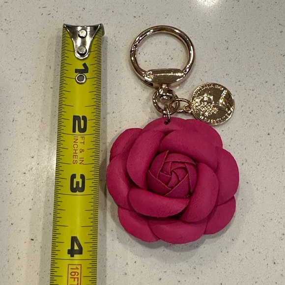Camellia flower keychain is perfect for car key or purse wallet - Picture 2 of 2